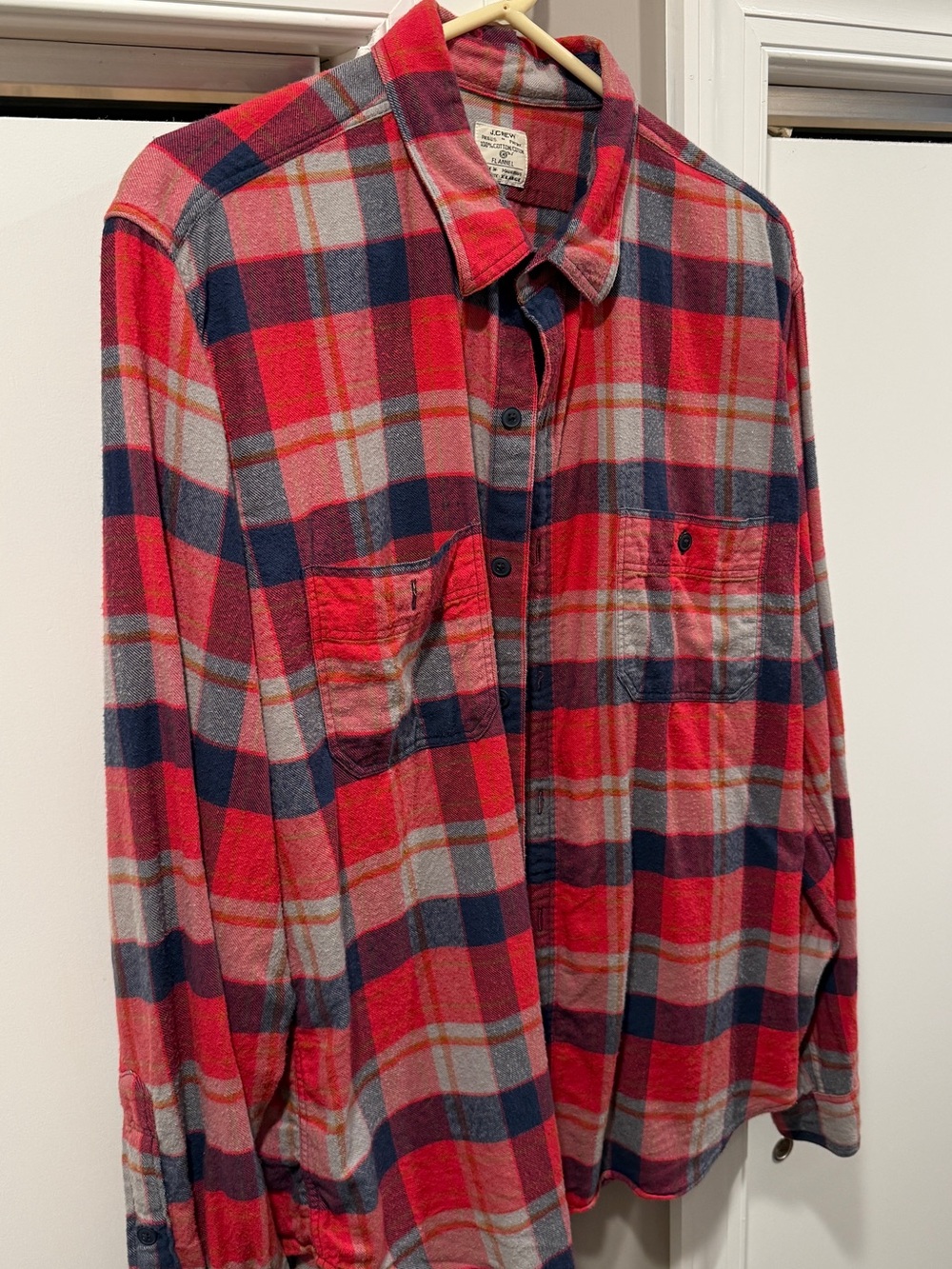 J Crew XL Men's Red Plaid Flannel Shirt - Classic Casual Button-Up Full Cotton